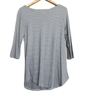 Zenana Outfitters M black and white 3/4 length sleeves striped shirt